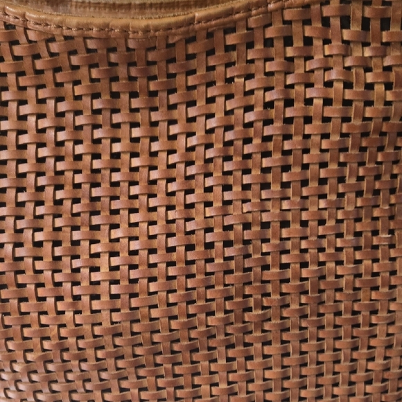 Elegant Brown Woven Handbag - Picture 6 of 15